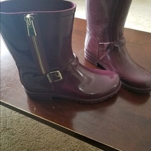 Maroon rain boots!!!